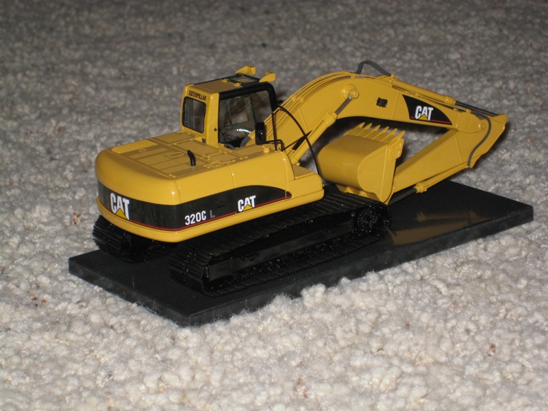 Caterpillar 320CL excavator